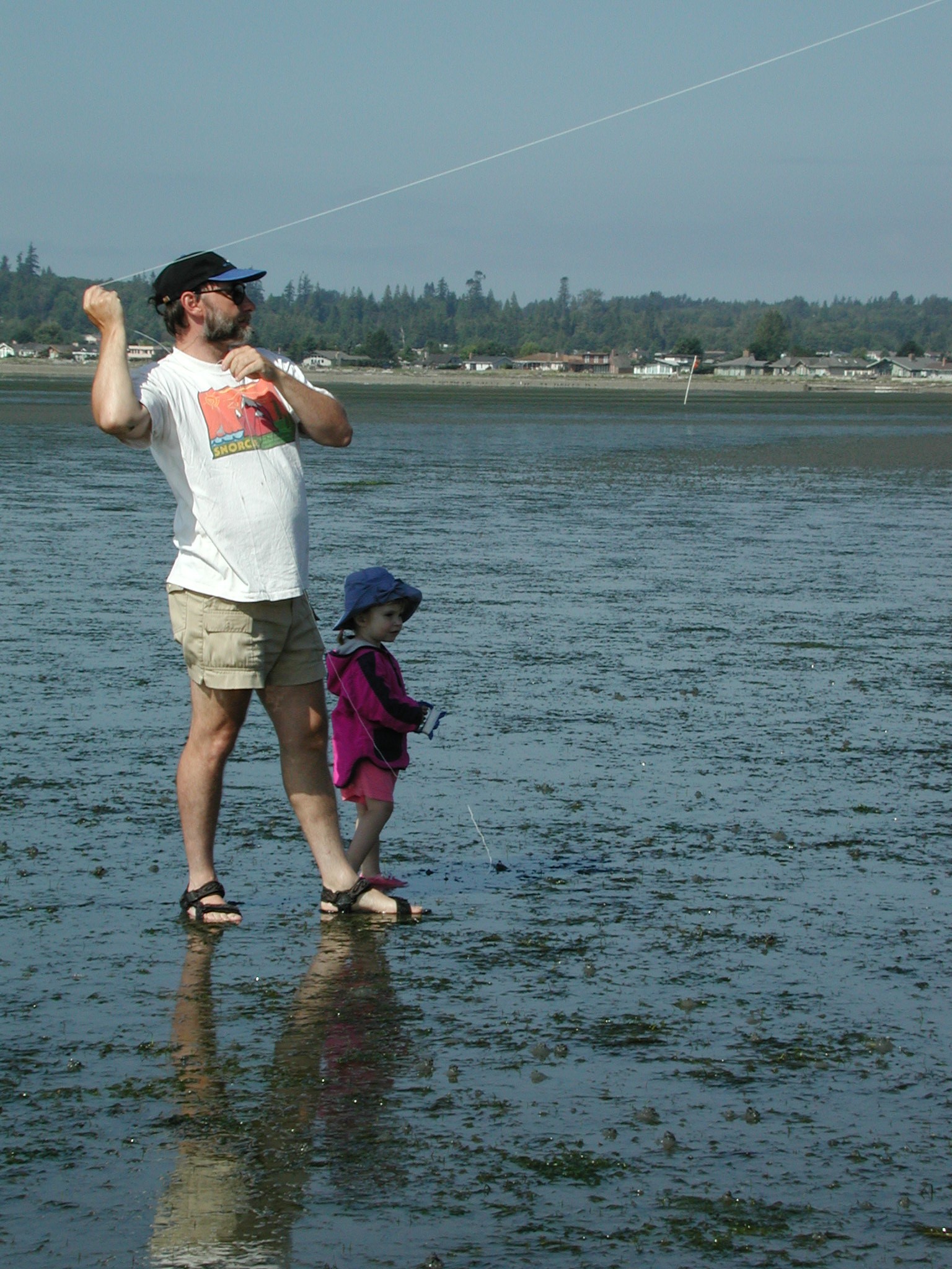 John Ki and kite.JPG, 697467 bytes, 8/15/00