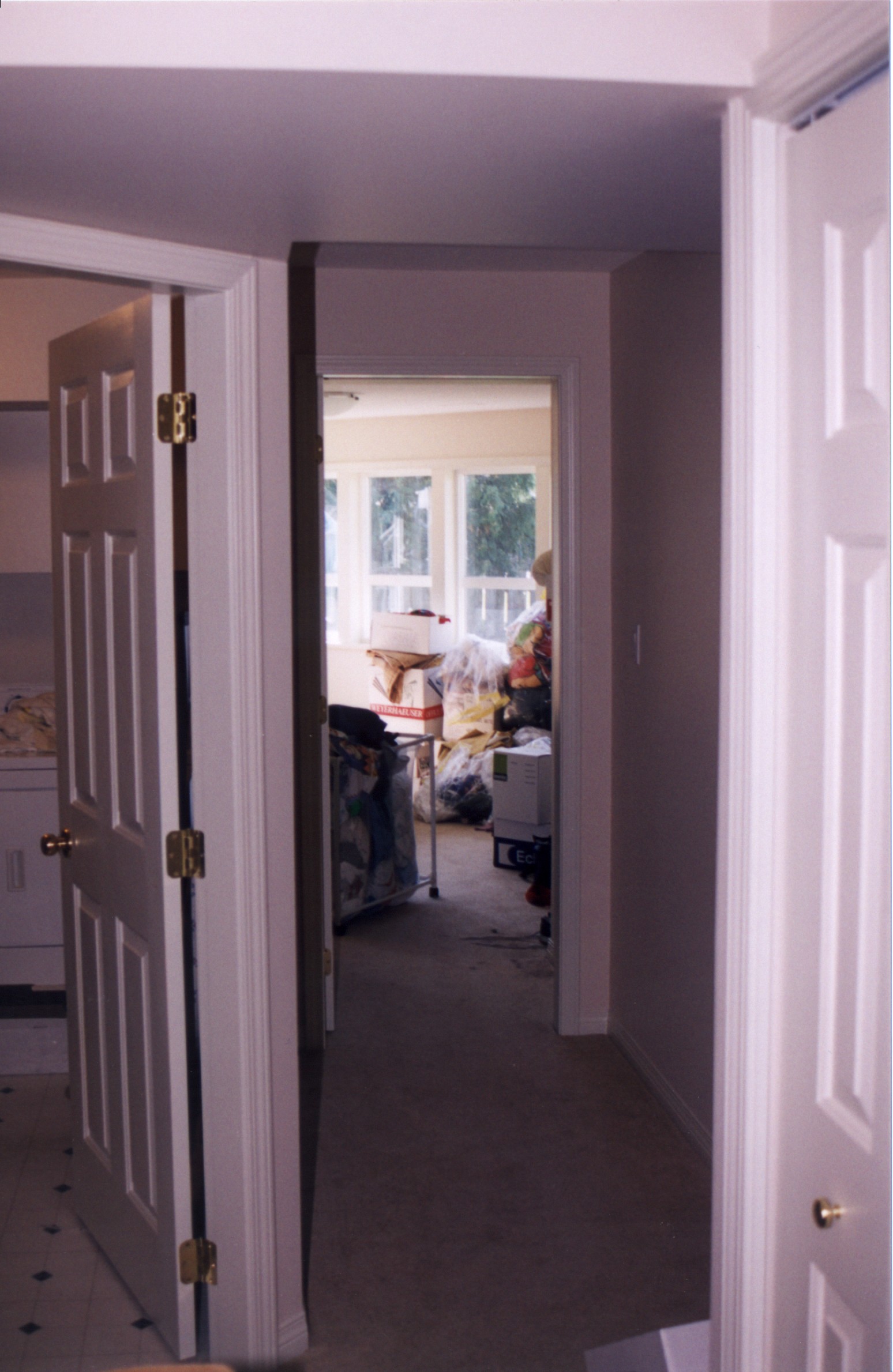 Downstairs-Hallway-1.jpg, 506778 bytes, 1/28/01